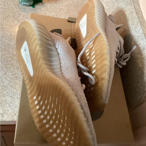 Yeezy - Picture 3 of 8